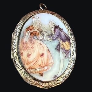 Vintage Fragonard Style Courting Couple Locket 1950s gold tone pendant